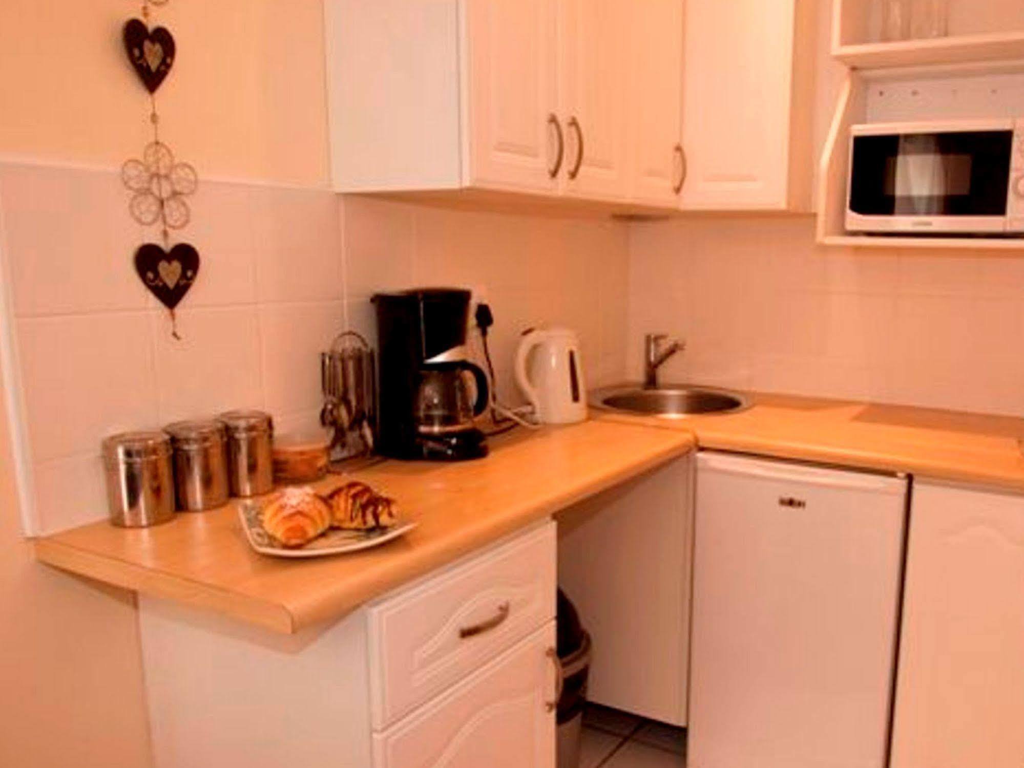 Arum Place Guest House Йоханнесбург Экстерьер фото