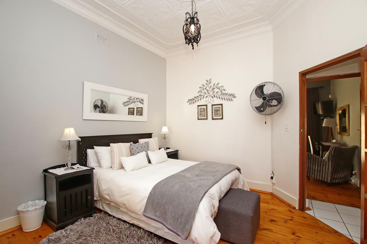 Arum Place Guest House Йоханнесбург Экстерьер фото